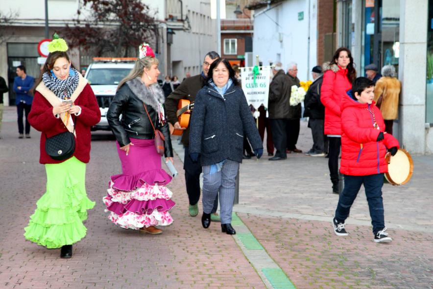 Fiestas Virgen de la Paz 2019 - Ofrenda Floral - Imagen de un grupo de vecinas con sus faralaes.
