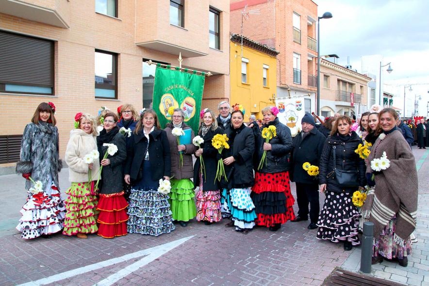 Fiestas Virgen de la Paz 2019 - Ofrenda Floral -  Posado de un grupo rociero llevando las flores.