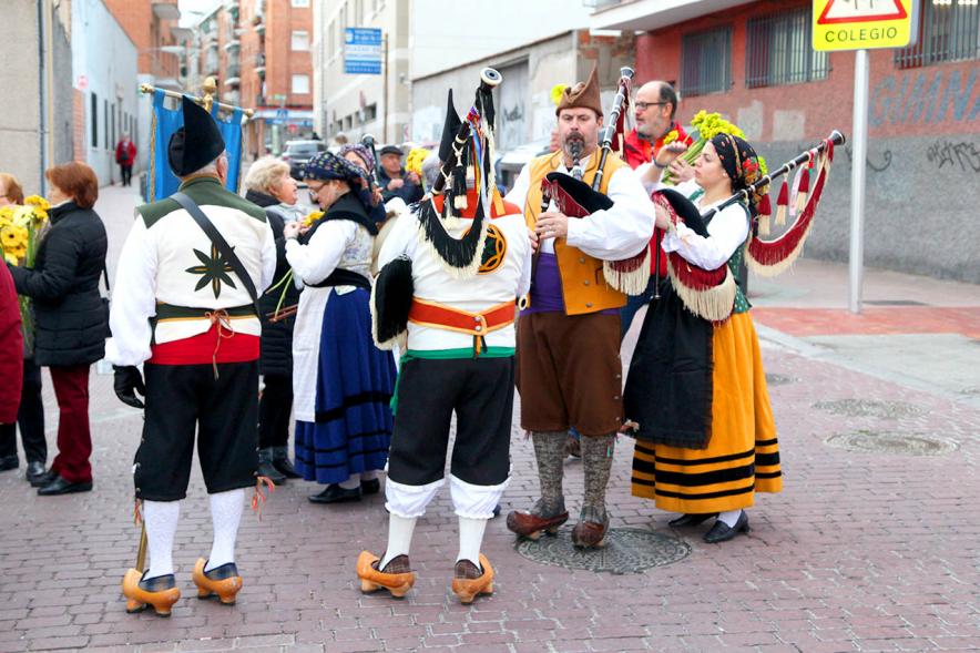 Fiestas Virgen de la Paz 2019 - Ofrenda Floral - Parte de los gaiteros de la Casa de Asturias.