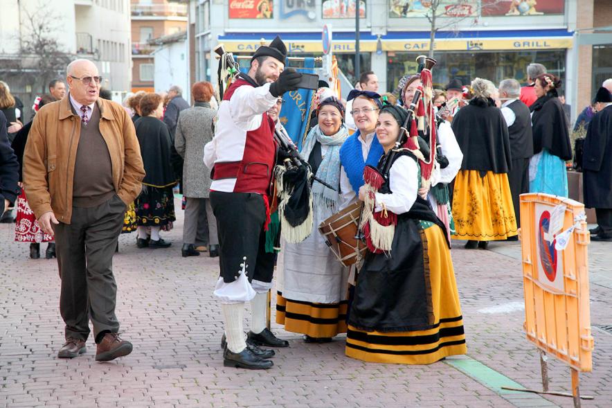 Participantes al evento Ofrenda de floral a la Virgen de la Paz – 2020