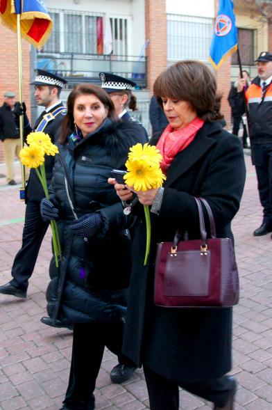 Fiestas Virgen de la Paz 2019 - Ofrenda Floral - Dos vecinas de Alcobendas con sus flores.