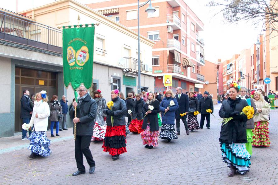Fiestas Virgen de la Paz 2019 - Ofrenda Floral - Imagen lateral de los miembros de la Casa de Andalucía. 