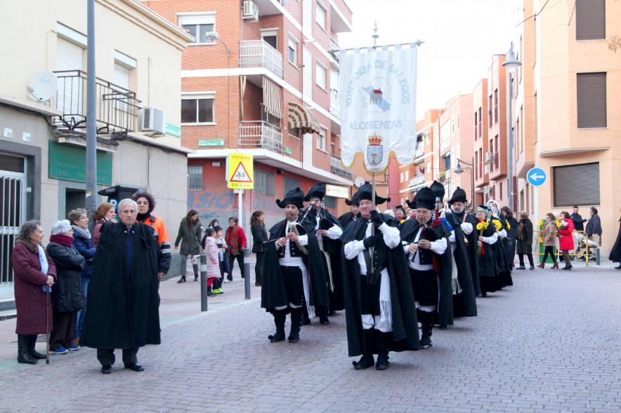 Fiestas Virgen de la Paz 2019 - Ofrenda Floral - Imagen de los Xuntanzas de  Gallegos con su estandarte en la ofrenda floral. 
