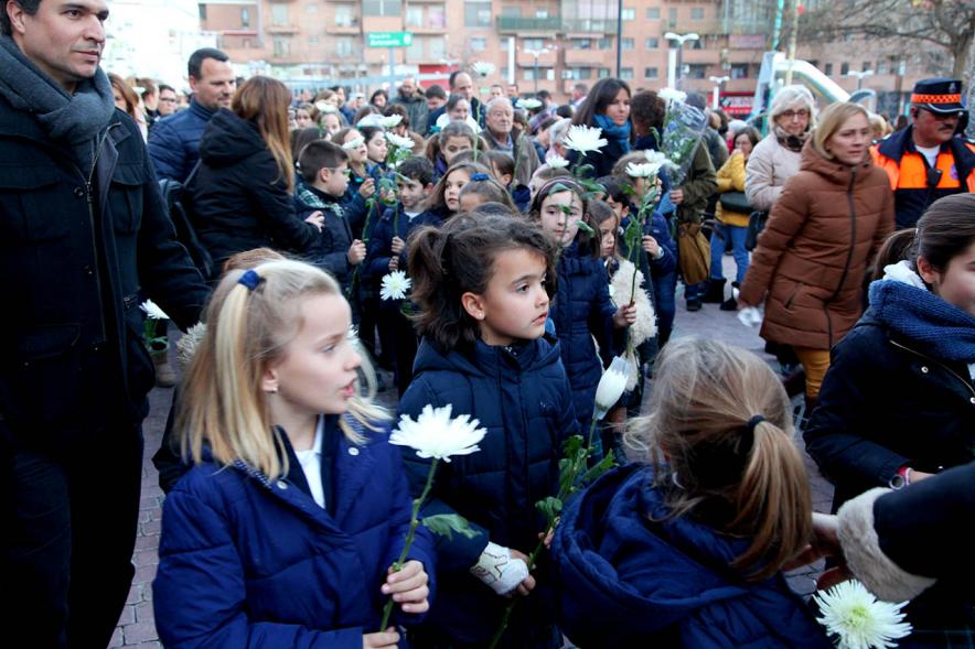 Participantes al evento Ofrenda de floral a la Virgen de la Paz – 2020
