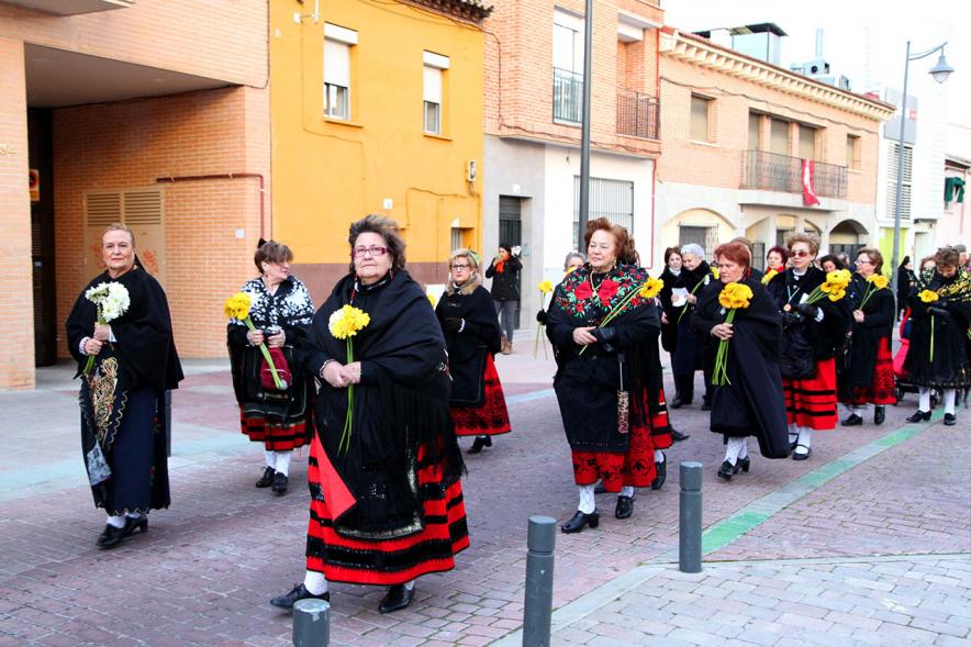 Fiestas Virgen de la Paz 2019 - Ofrenda Floral - Primer plano con el traje regional de las miembros de la Casa de Aragón.