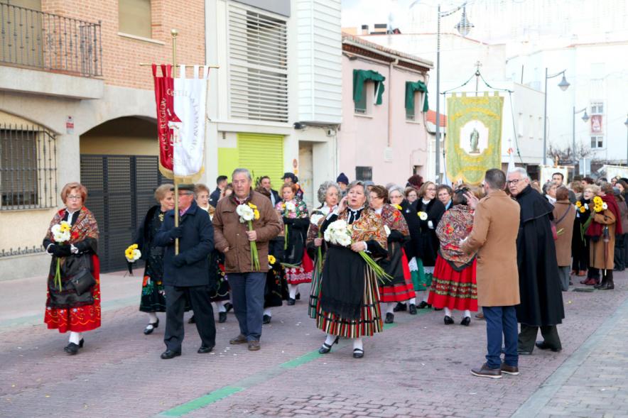Fiestas Virgen de la Paz 2019 - Ofrenda Floral - Imagen del grupo de Castilla La Macha con su estandarte .