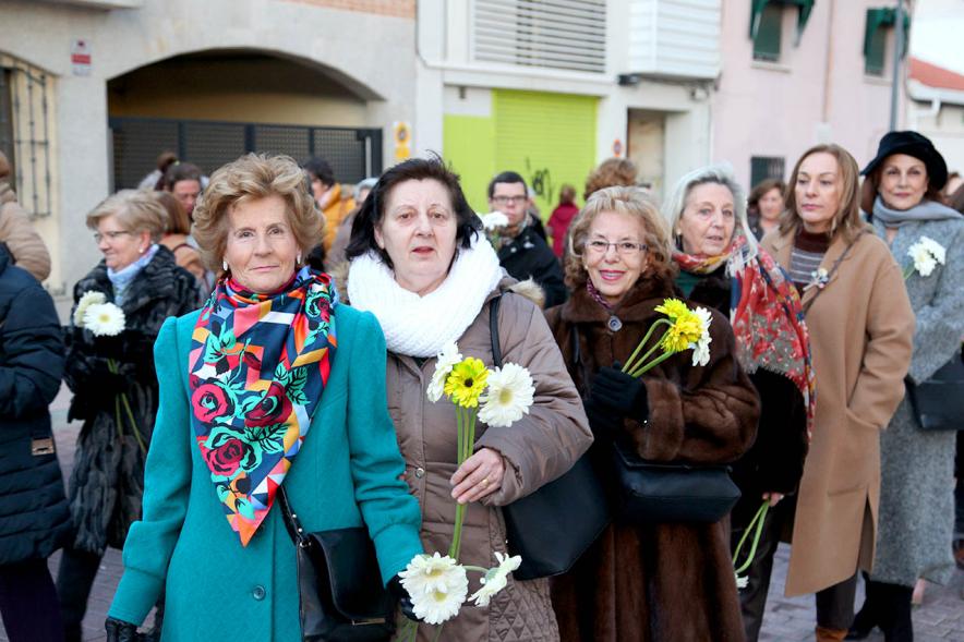 Fiestas Virgen de la Paz 2019 - Ofrenda Floral - Grupo de vecinas con sus flores para la Virgen.