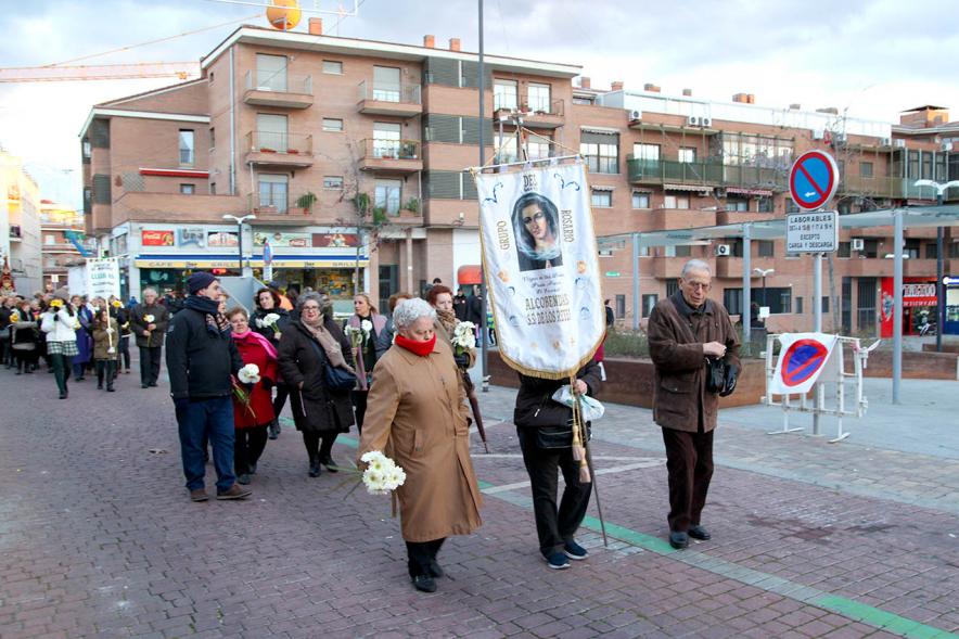 Fiestas Virgen de la Paz 2019 - Ofrenda Floral - Imagen de un Hermandad con su estandarte llevando las flores.