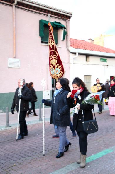 Fiestas Virgen de la Paz 2019 - Ofrenda Floral - Imagen de los miembros llevando el estandarte de  la Hermandad de la Virgen  de la Paz.