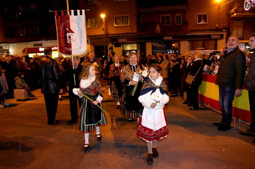Fiestas Virgen de la Paz 2019 - Ofrenda Floral - Desfile nocturno de la casa regional de  Castilla la Mancha con las niñas delante.