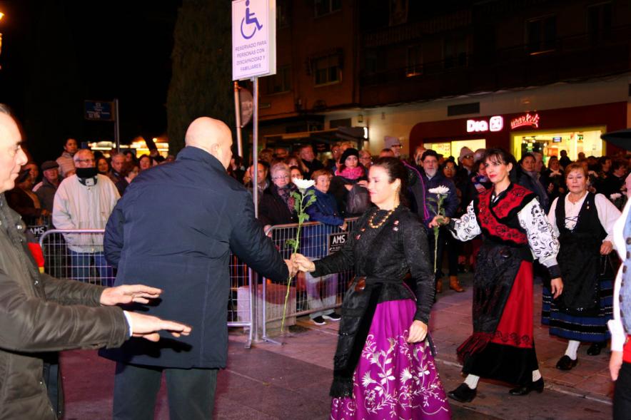 Participantes al evento Ofrenda de floral a la Virgen de la Paz – 2020