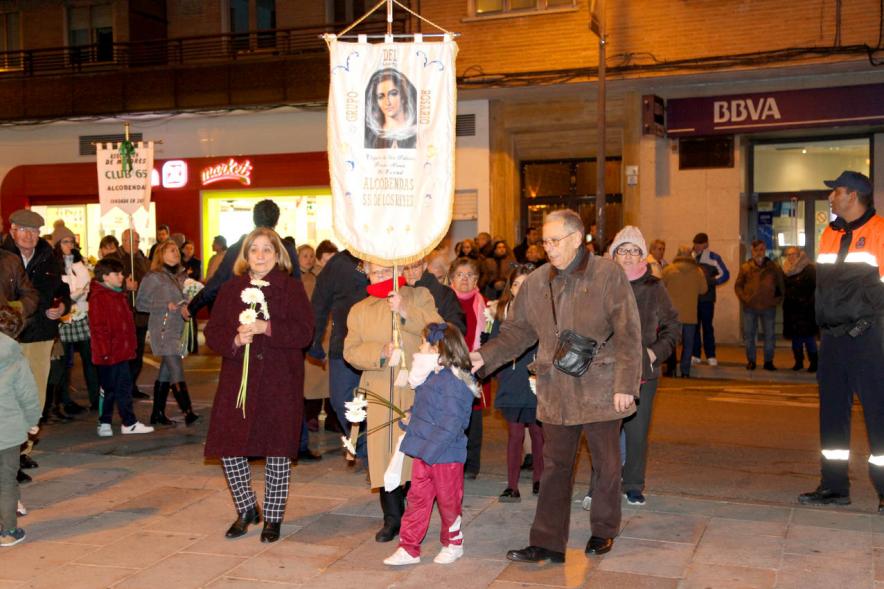 Fiestas Virgen de la Paz 2019 - Ofrenda Floral - Imagen del Grupo del Rosario con su estandarte  participando en la ofrenda.