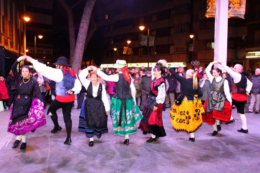 Bailes típicos.  Ofrenda de floral a la Virgen de la Paz - 2020