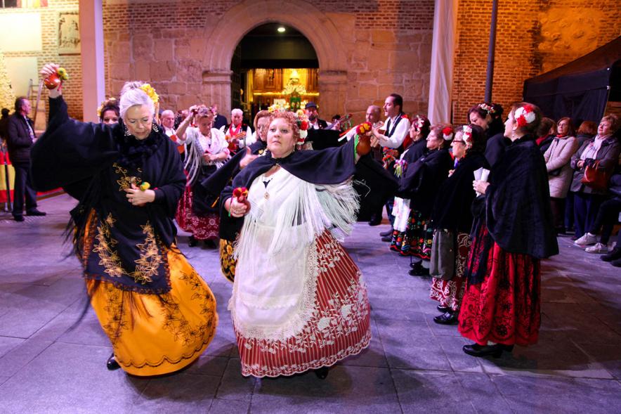 Bailes típicos.  Ofrenda de floral a la Virgen de la Paz - 2020