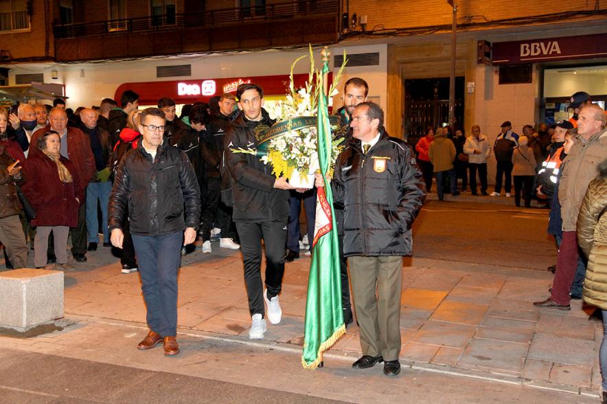 Fiestas Virgen de la Paz 2019 - Ofrenda Floral - Entrega de un centro de flores de la agrupación deportiva de Alcobendas.