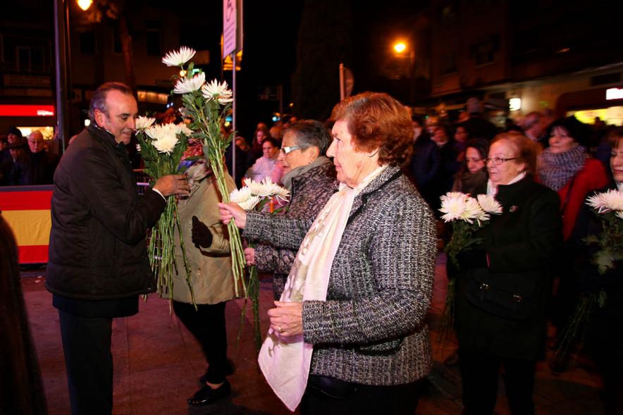 Participantes al evento Ofrenda de floral a la Virgen de la Paz - 2020