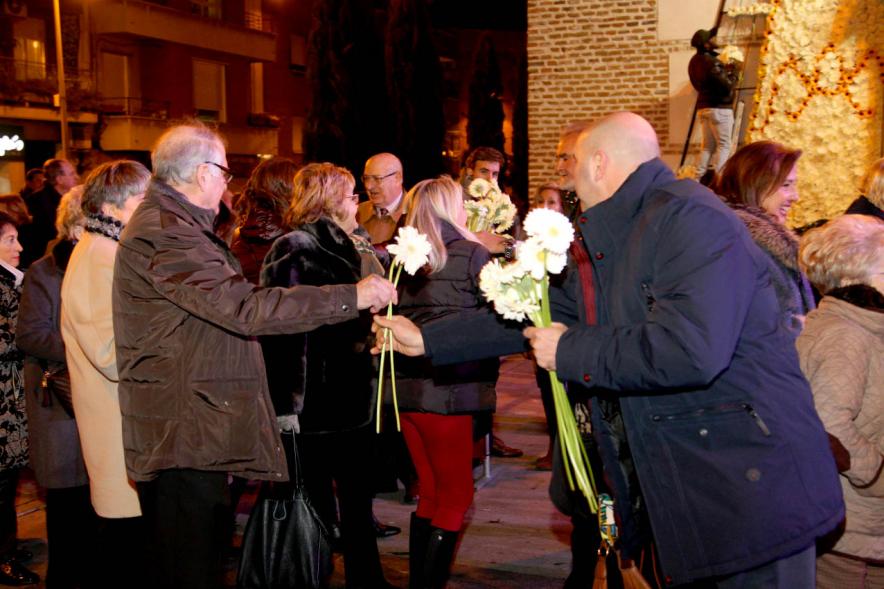 Participantes al evento Ofrenda de floral a la Virgen de la Paz – 2020