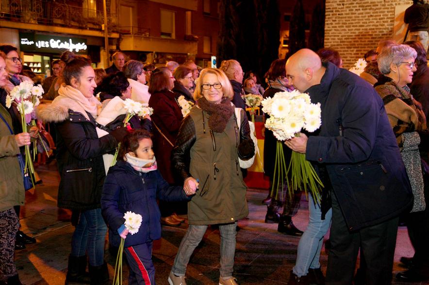 Participantes al evento Ofrenda de floral a la Virgen de la Paz – 2020