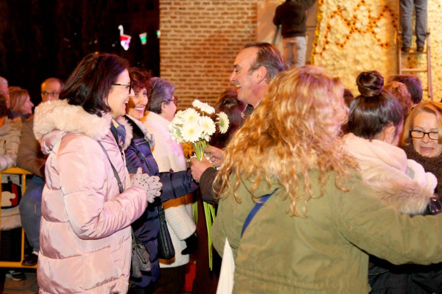 Participantes al evento Ofrenda de floral a la Virgen de la Paz – 2020