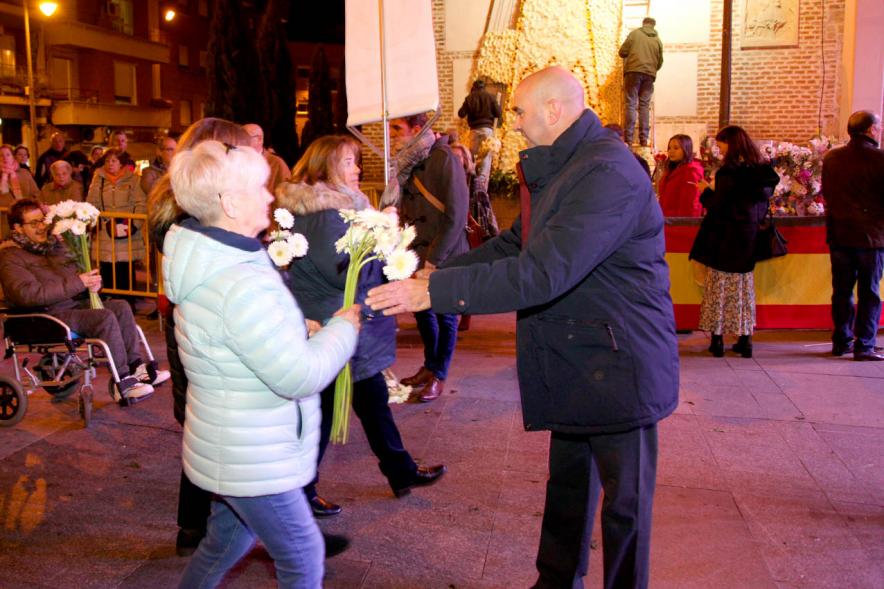 Participantes al evento Ofrenda de floral a la Virgen de la Paz – 2020