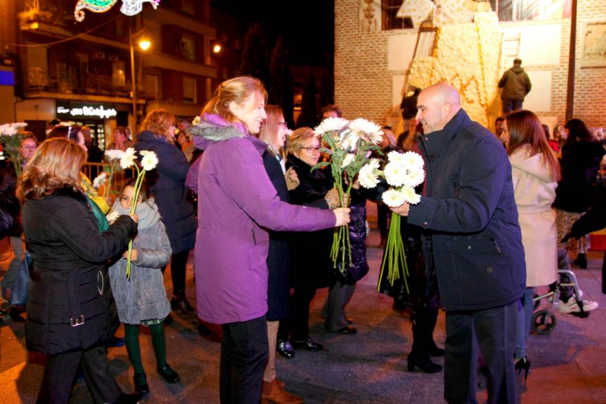 Participantes al evento Ofrenda de floral a la Virgen de la Paz – 2020