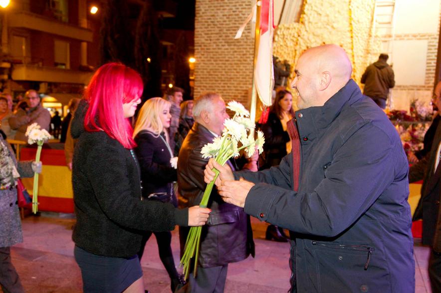 Participantes al evento Ofrenda de floral a la Virgen de la Paz – 2020