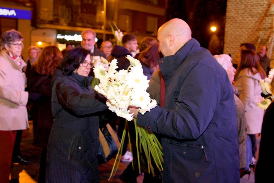 Participantes al evento Ofrenda de floral a la Virgen de la Paz – 2020
