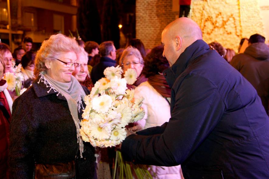Participantes al evento Ofrenda de floral a la Virgen de la Paz – 2020