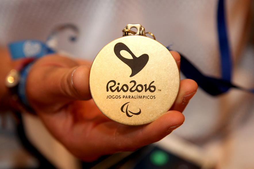 Detalle medalla conmemorativa JJOO paralímpicos 2016