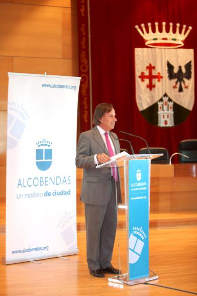 Alcalde García De Vinuesa durante discurso