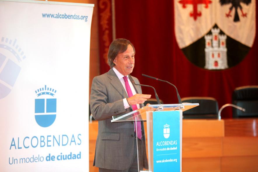 Alcalde García De Vinuesa durante discurso