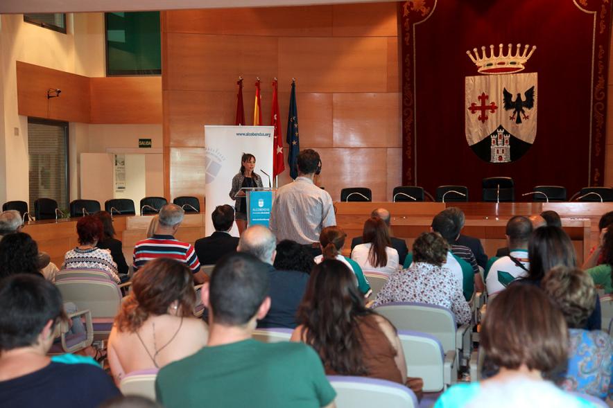 Azucena Díaz Calvo durante discurso vista desde el público