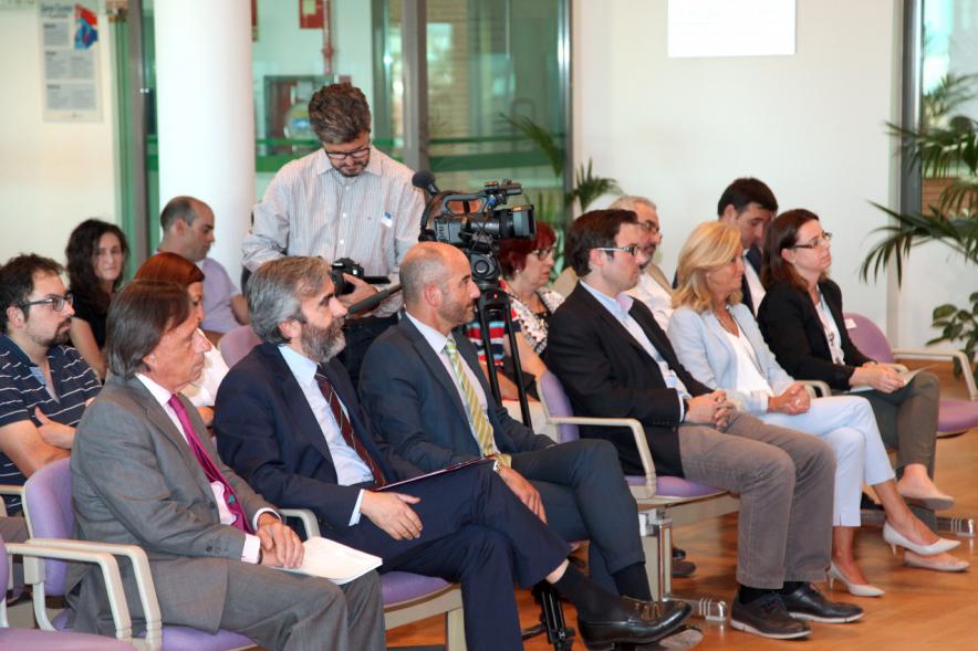 Asistentes y personalidades durante el evento
