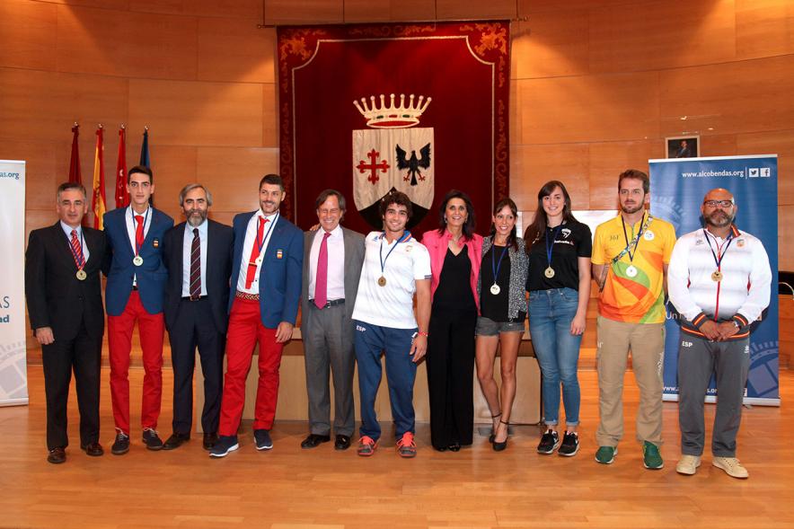 Homenajeados con autoridades