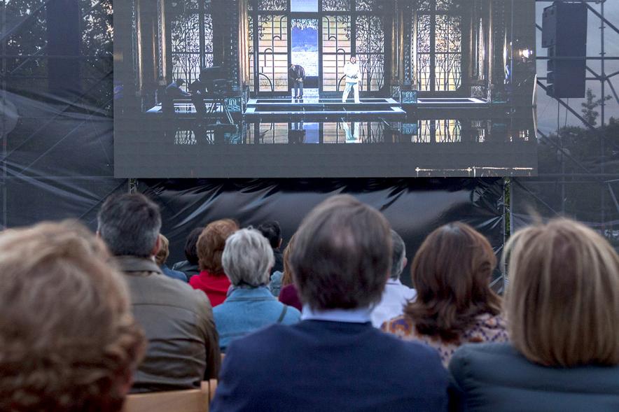 Retransmisión Ópera Madame Butterfly en el Arroyo de la Vega -  Visualización de la obra y el público.  