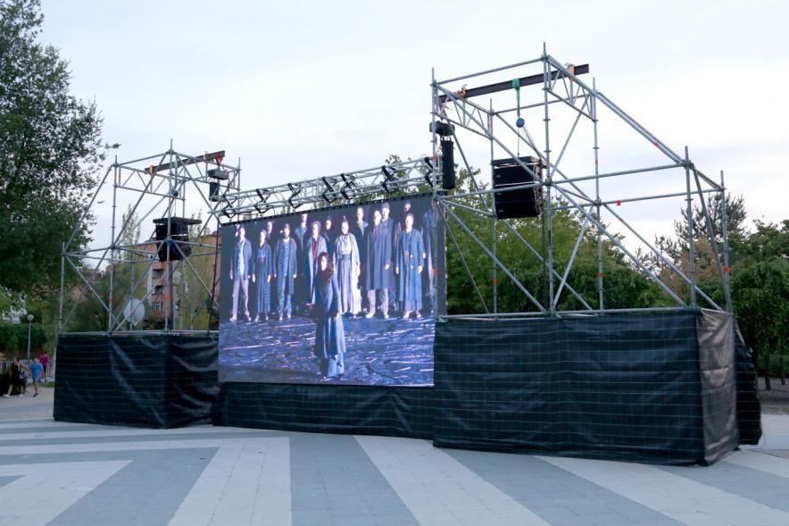 Retransmisión de la Ópera Otello desde el Teatro Real - Imagen de la pantalla donde se puede seguir la ópera.
