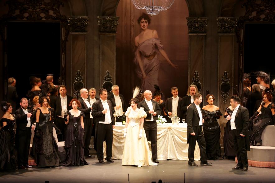 Escenas de la obra. Ópera La Traviatta