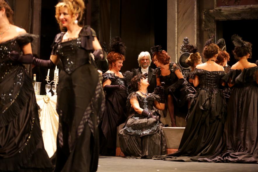 Escenas de la obra. Ópera La Traviatta