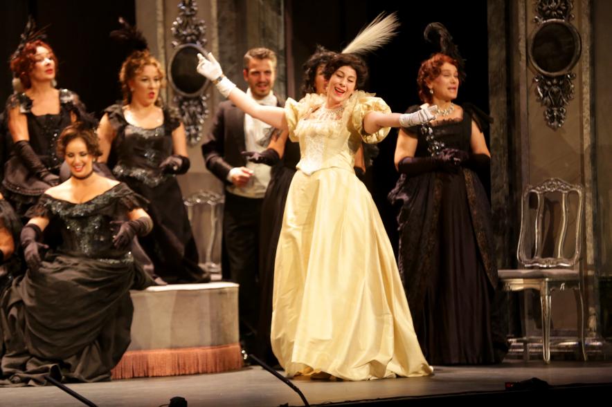 Escenas de la obra. Ópera La Traviatta