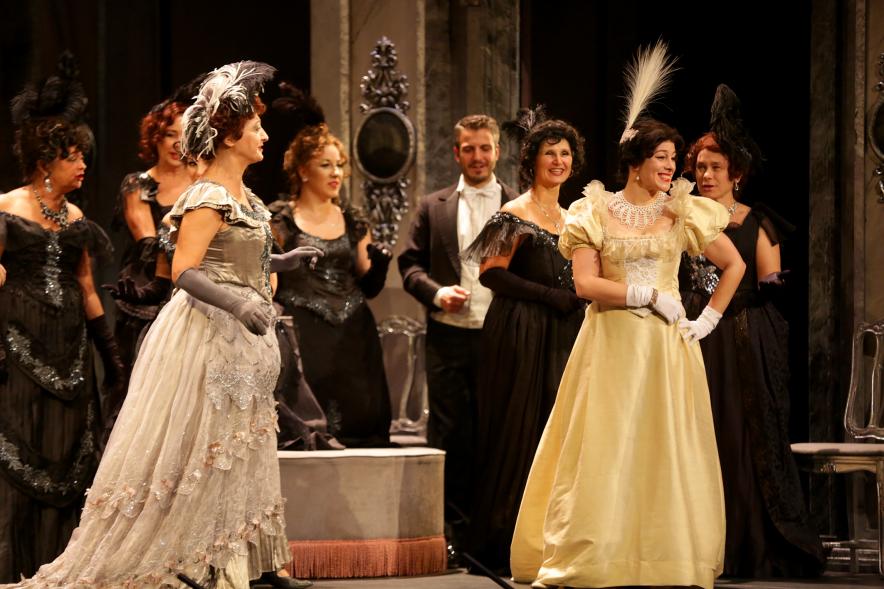 Escenas de la obra. Ópera La Traviatta