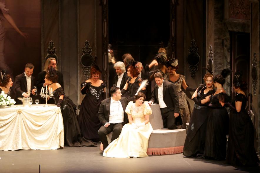 Escenas de la obra. Ópera La Traviatta