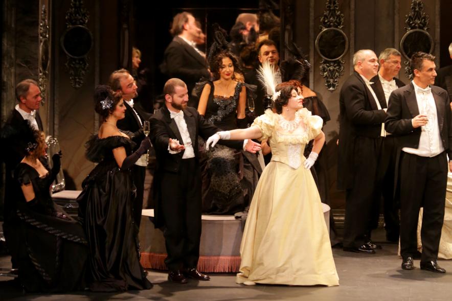 Escenas de la obra. Ópera La Traviatta