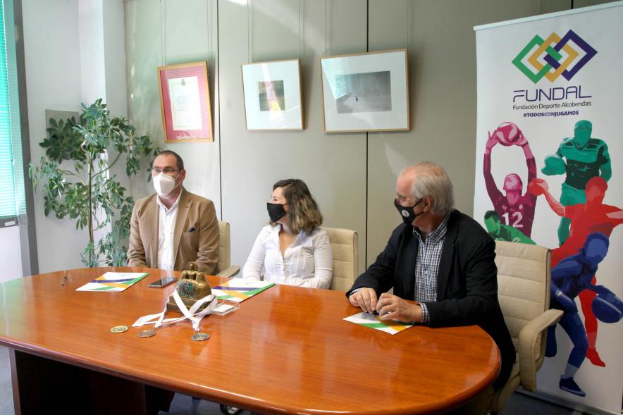 Representantes de cada una de las partes en la firma del acuerdo