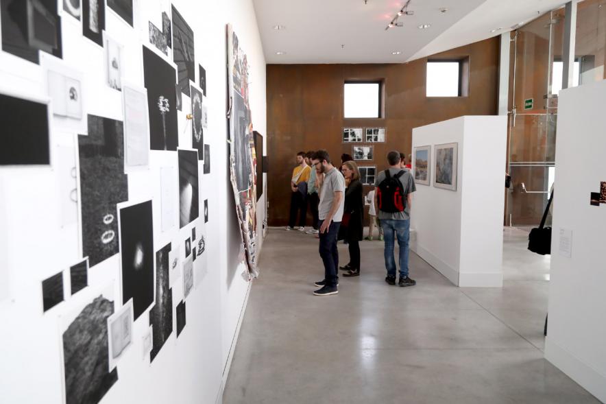 Inauguración Exposición Alumnos Master Escuela PIC.A PhotoEspaña - Vista central de la exposición.