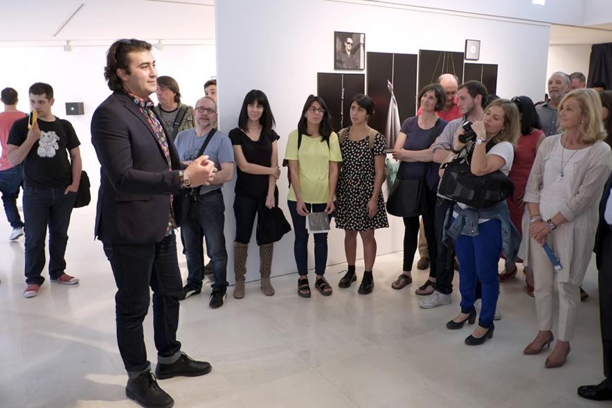 Inauguración Exposición Confines Master PhotoEspaña PIC.A - Público asistente recibiendo una charla.
