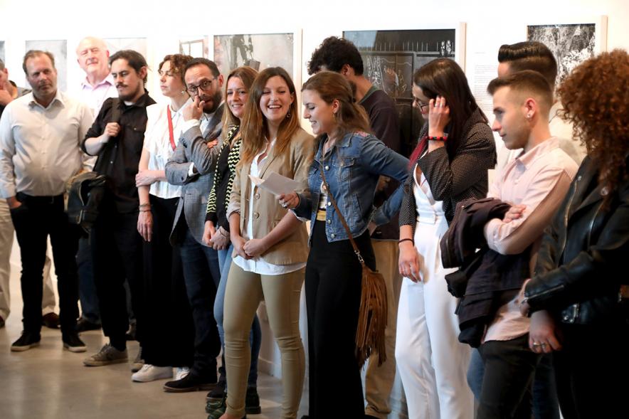 Inauguración Exposición Alumnos Master Escuela PIC.A PhotoEspaña - Imagen grupal de los alumnos.