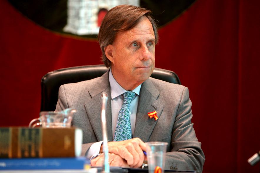 Alcalde García De Vinuesa durante la sesión plenaria