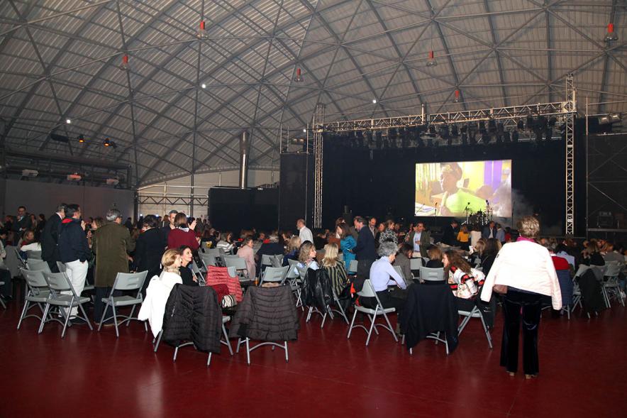 Concierto Fundación Pablo Horstmann "Por Ellas en África" - Imagen vista panorámica del escenario y patio de butacas de donde se celebra el concierto.