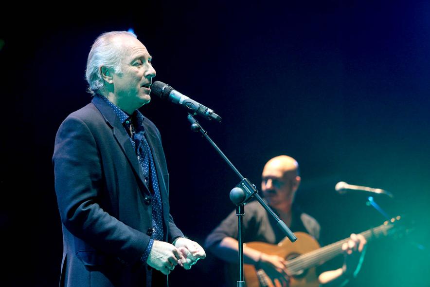 Concierto Fundación Pablo Horstmann "Por Ellas en África" - Imagen de un momento de la actuación del cantante José Manuel Soto.
