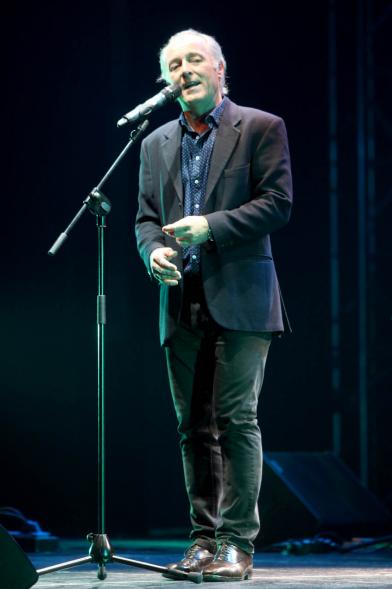 Concierto Fundación Pablo Horstmann "Por Ellas en África" - Imagen de un momento de la actuación del cantante José Manuel Soto.